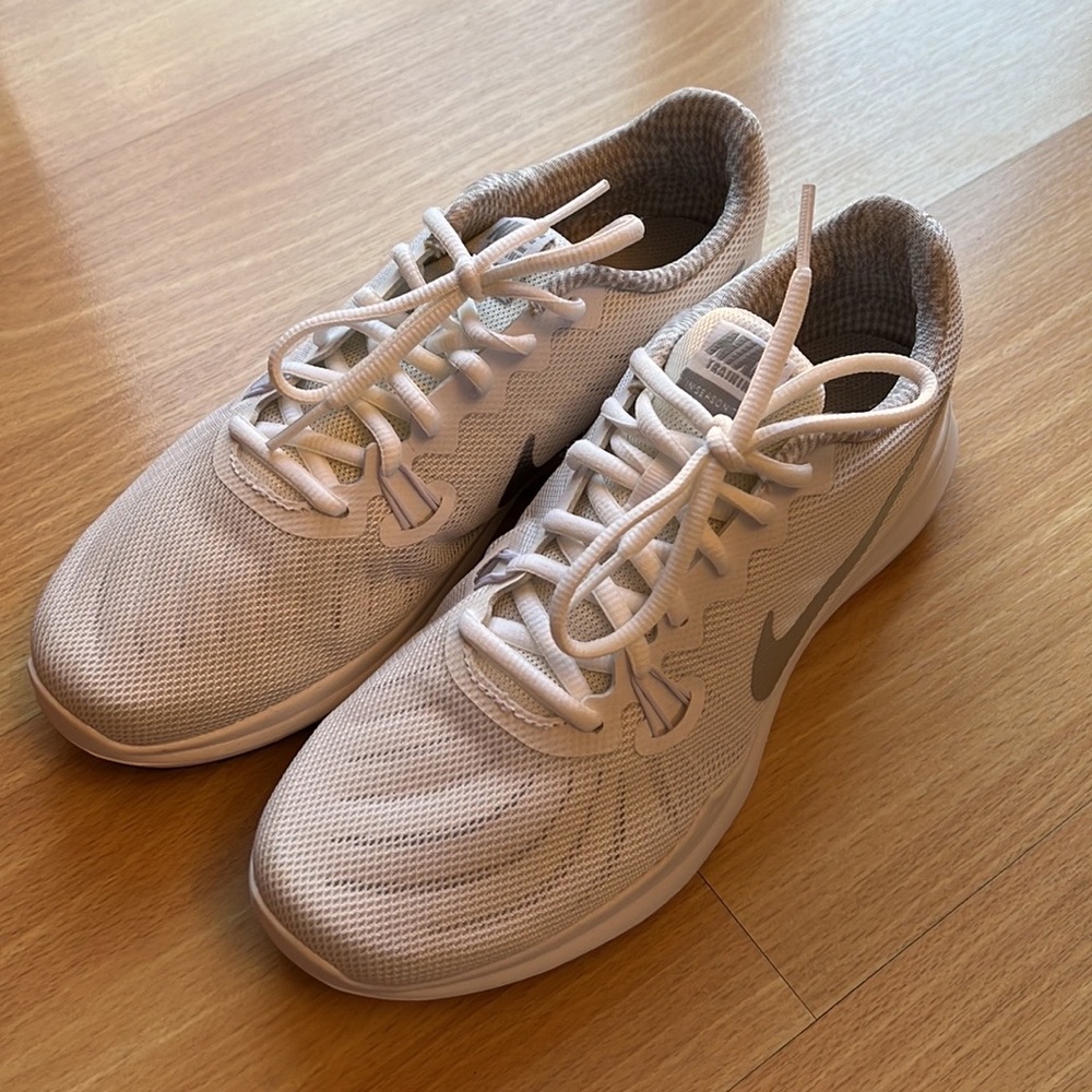 NEW Women’s Nike In-Season TR 7–White/Metallic Silver, Size 8.5